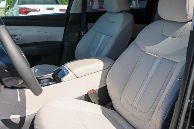 New 2025 Black Hyundai SEL FWD image 9
