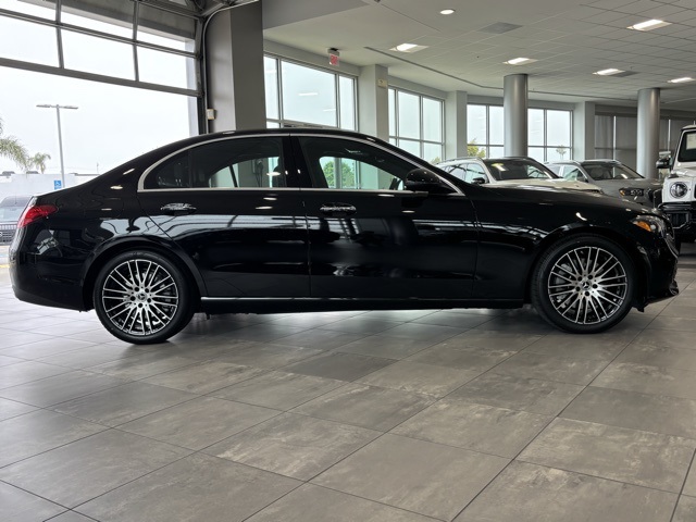 2025 Mercedes Benz C 300 photo 2