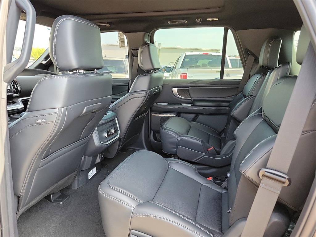 2025 Ford Expedition Platinum photo 10