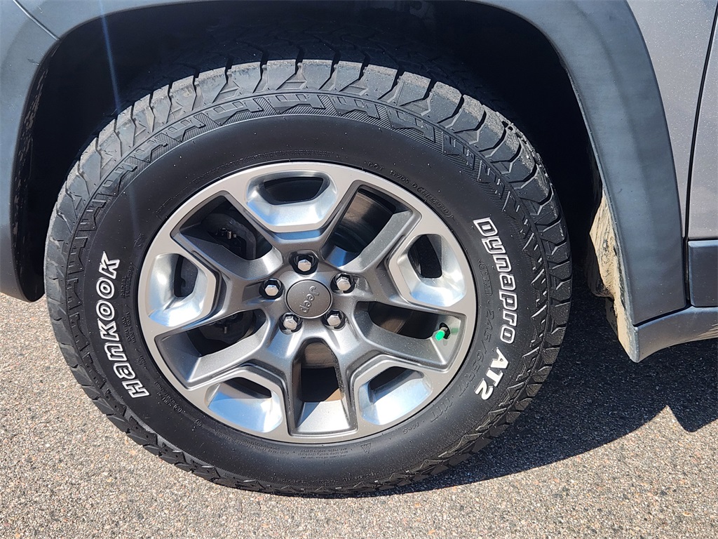 2019 Jeep Cherokee Trailhawk photo 5