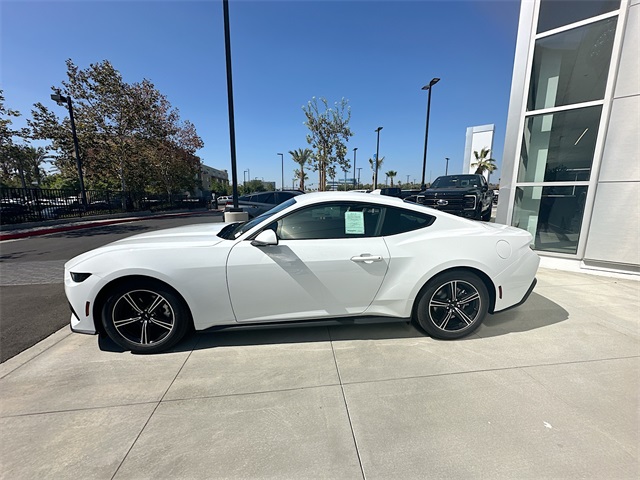 2025 Ford Mustang EcoBoost photo 4