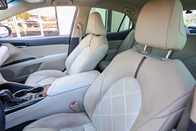 2018 Toyota Camry Hybrid XLE photo 13