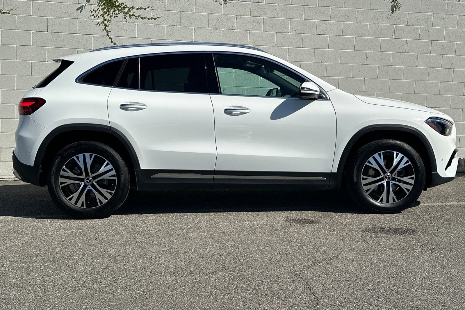 2025 Mercedes Benz GLA 250 photo 3