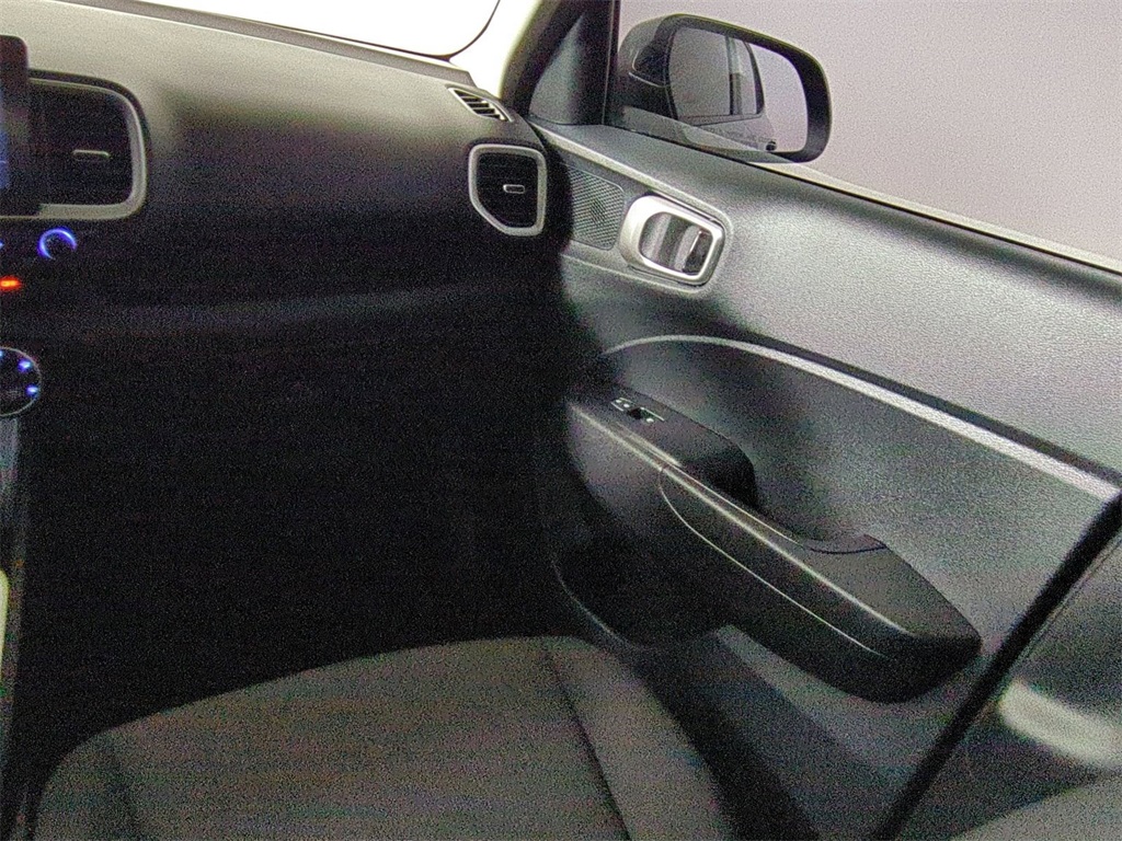 2024 Hyundai Venue SE photo 14