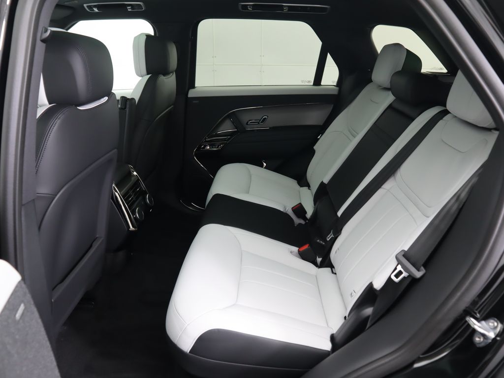 2025 Land Rover Range Rover Sport P530 Dynamic SE photo 17