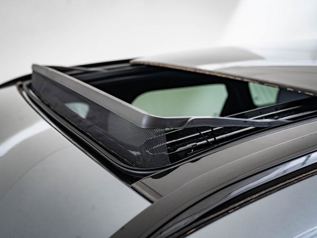 2026 Land Rover Range Rover Velar SE photo 13