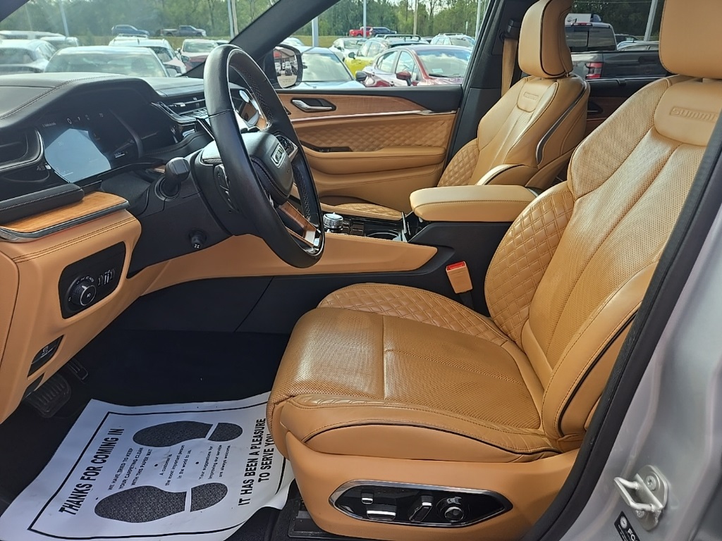 2024 Jeep Grand Cherokee Summit photo 9