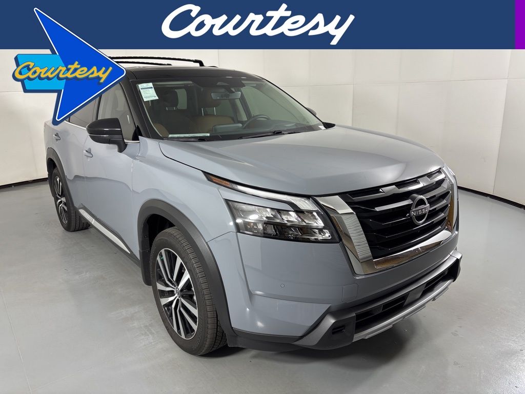 2025 Nissan Pathfinder Platinum's photo
