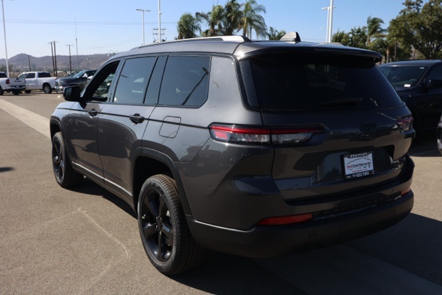 2025 Jeep Grand Cherokee Limited photo 3