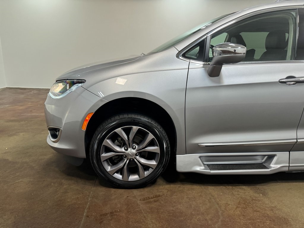 2018 Chrysler Pacifica Limited photo 41