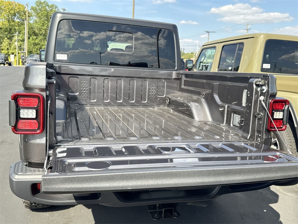 2025 Jeep Gladiator Willys photo 25