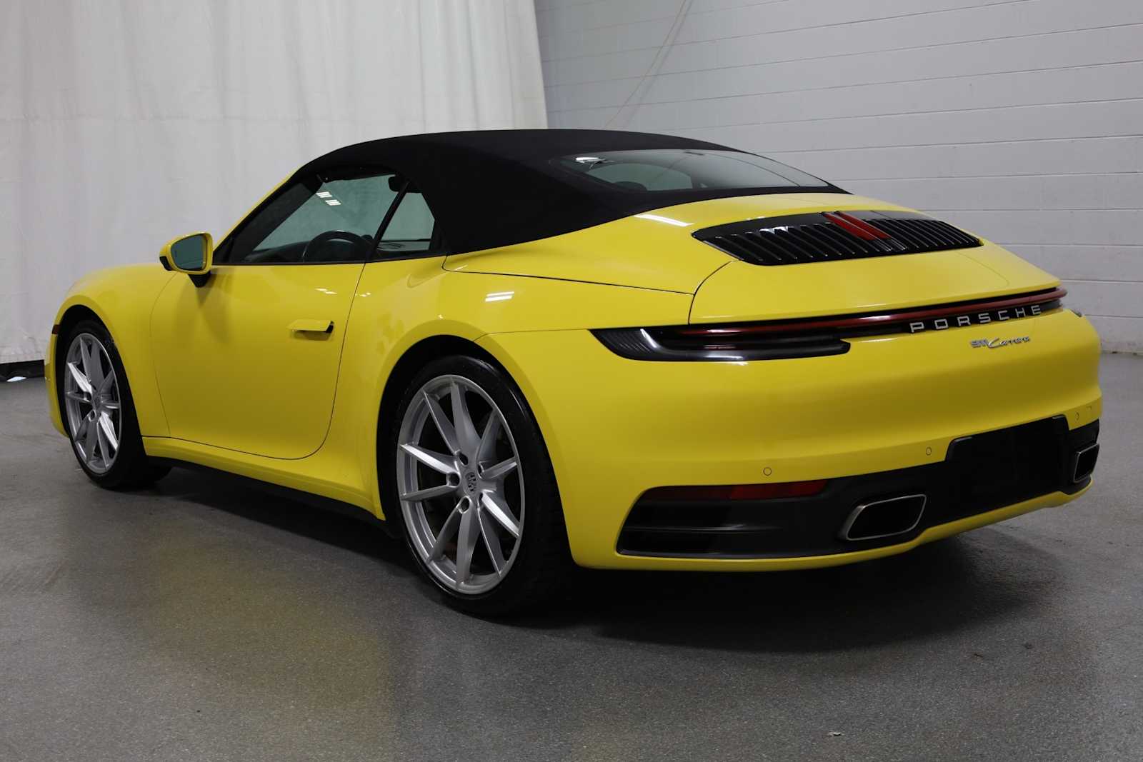 2022 Porsche 911 Cabriolet photo 3