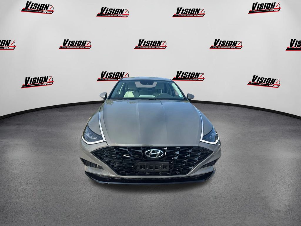 2022 Hyundai Sonata SEL photo 2