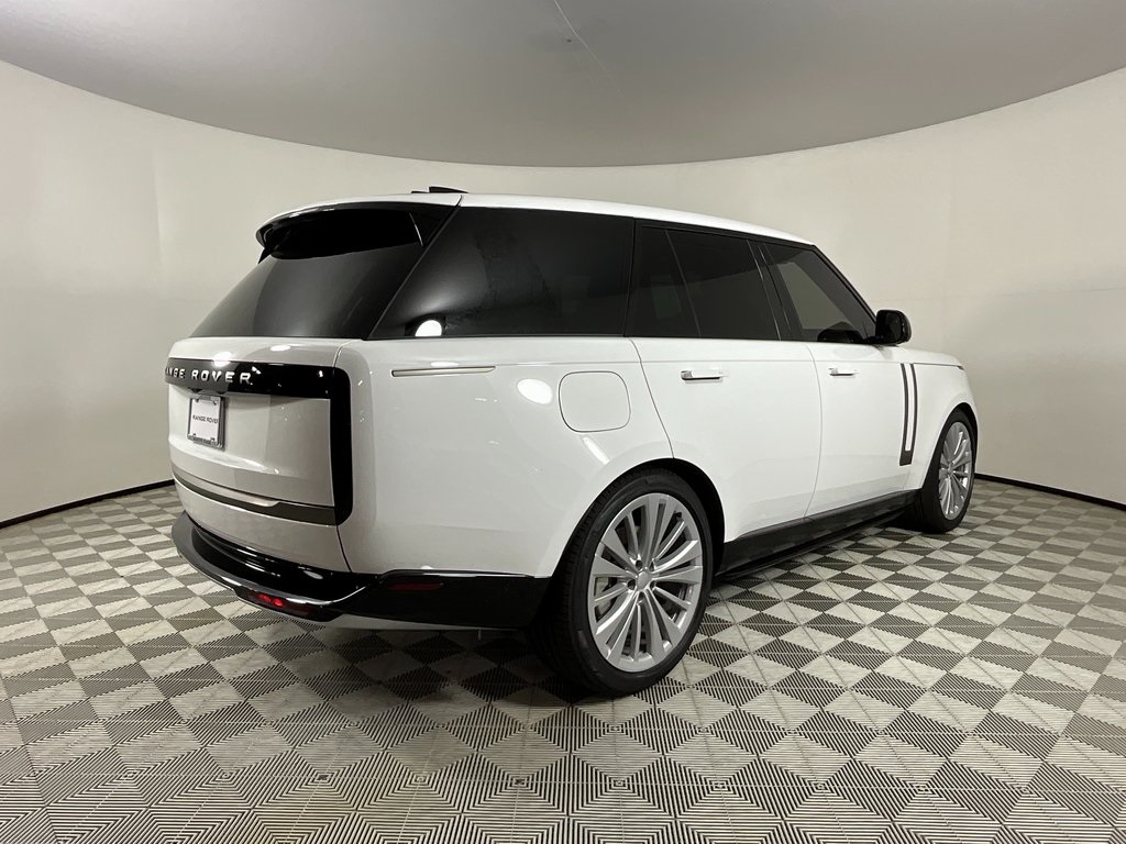 2025 Land Rover Range Rover SE photo 2