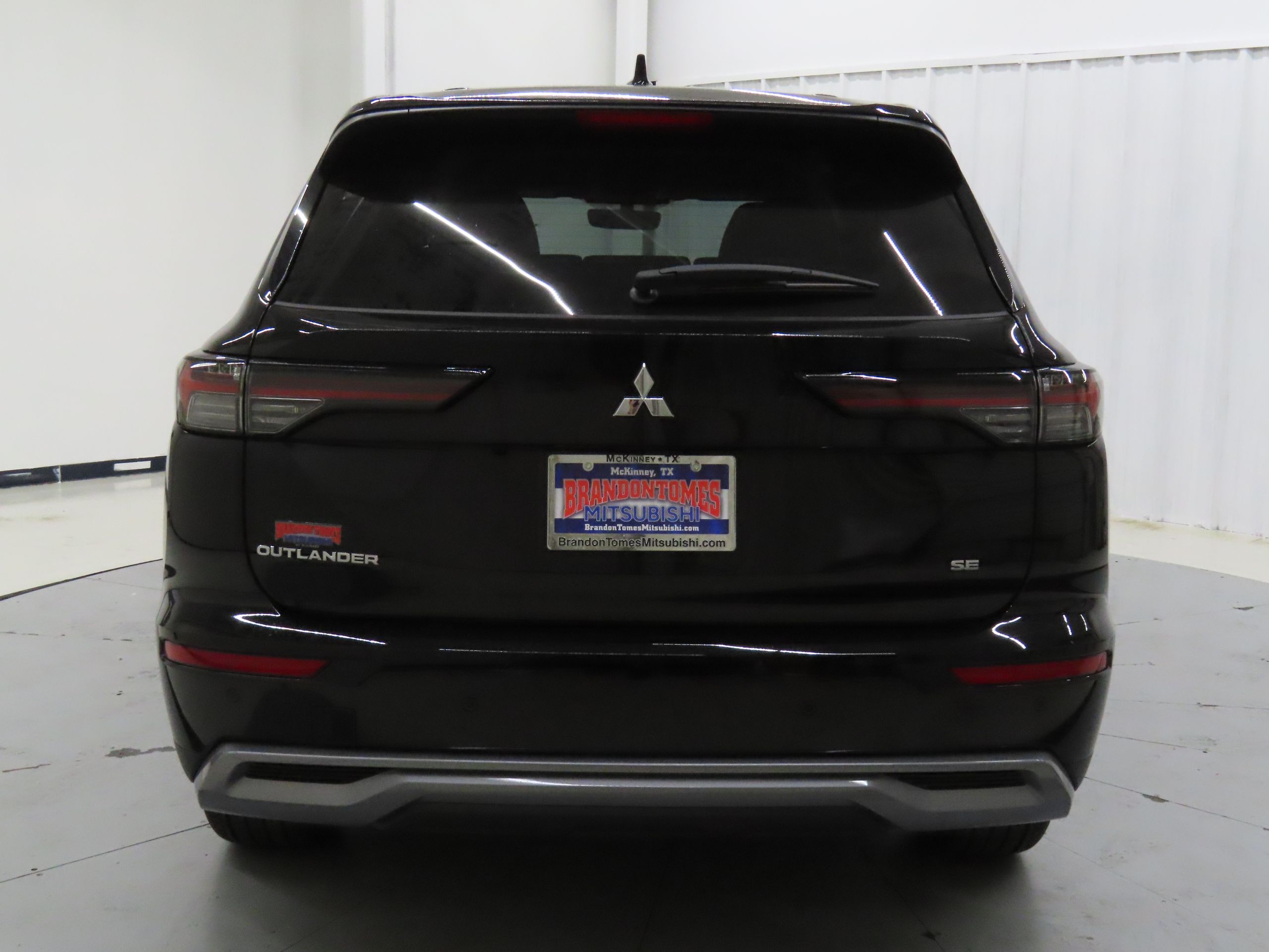 2025 Mitsubishi Outlander SE photo 4