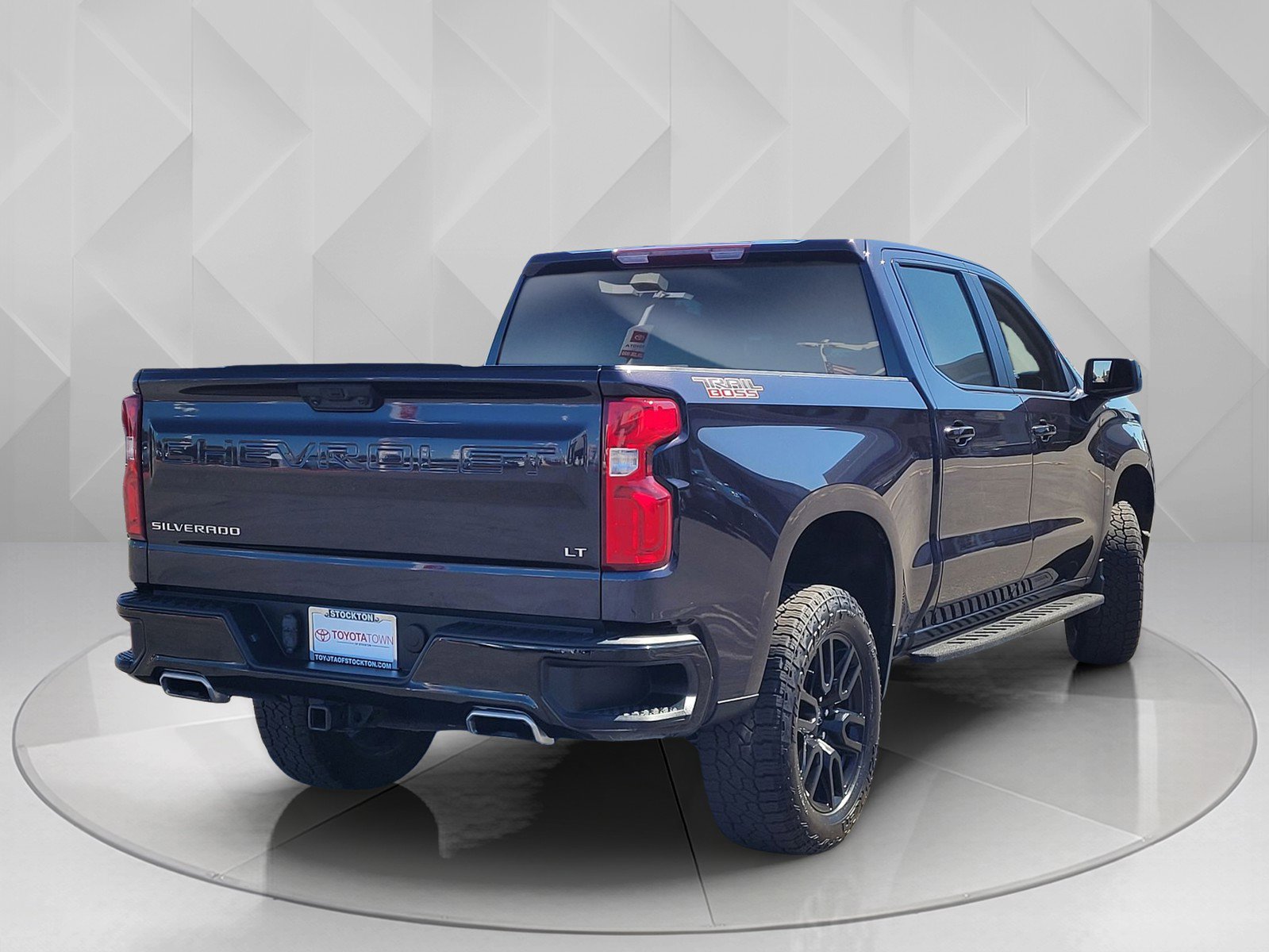 2022 Chevrolet Silverado 1500 LT Trail Boss photo 2