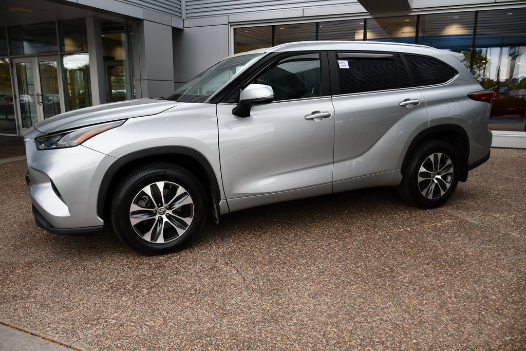 2023 Toyota Highlander Limited photo 2