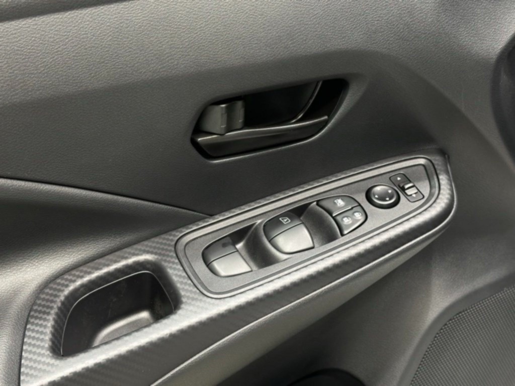 2025 Nissan Versa S photo 17