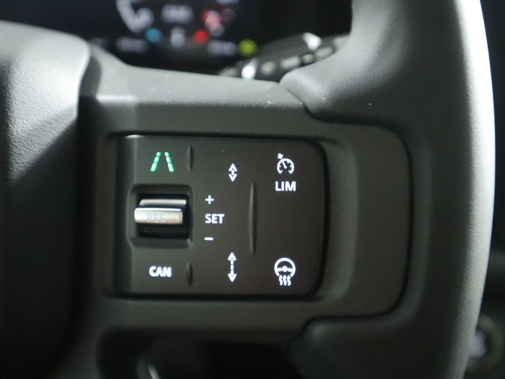 2025 Land Rover Defender 110 S photo 13