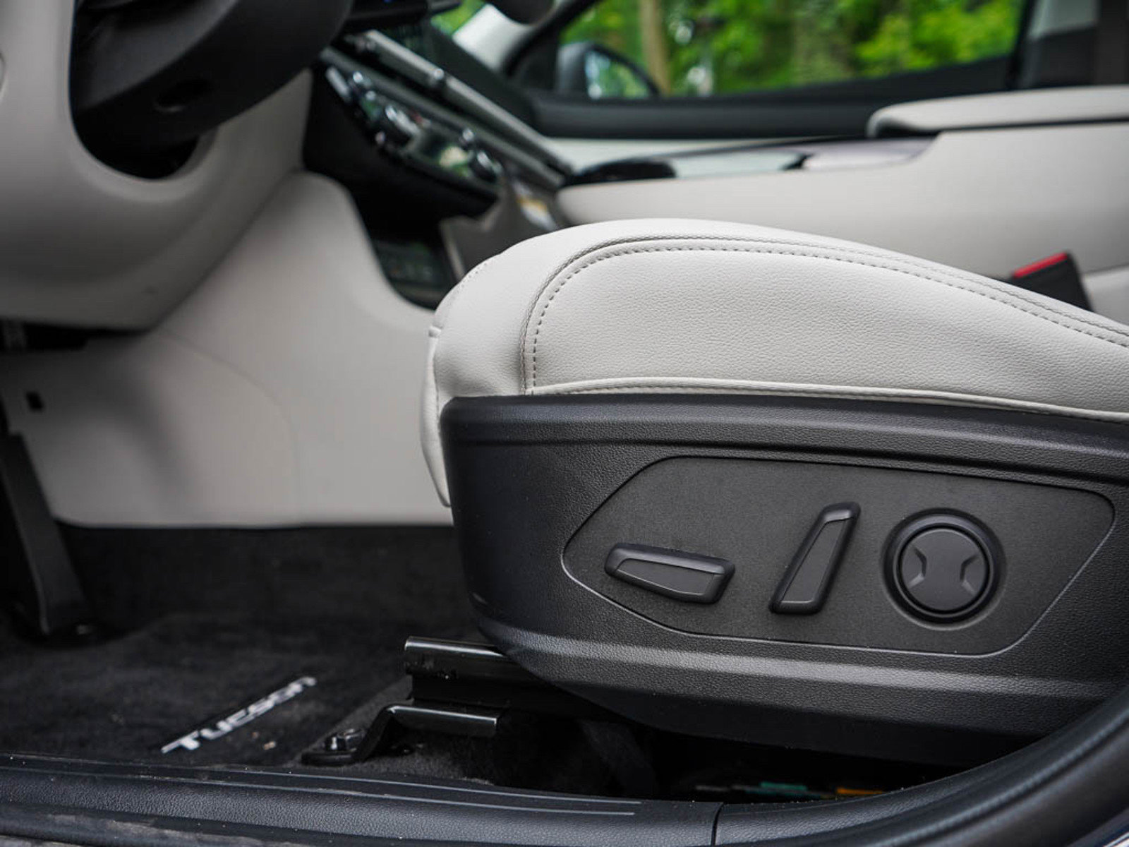 2025 Hyundai Tucson Limited photo 17