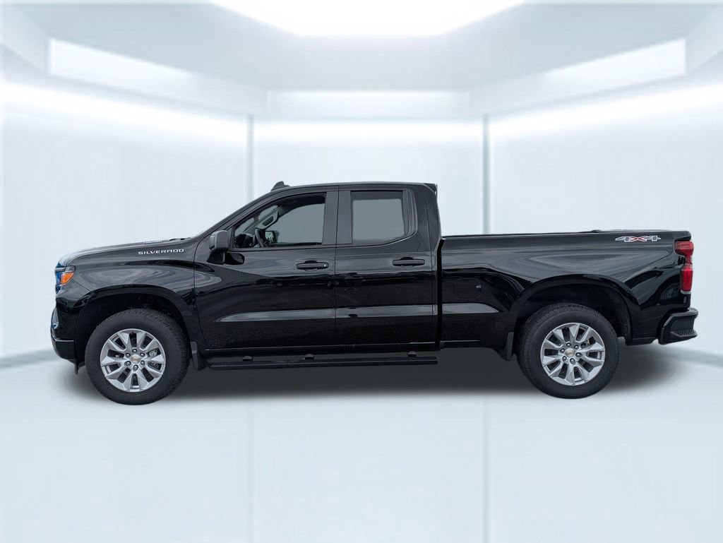 2026 Chevrolet Silverado 1500 Custom photo 2
