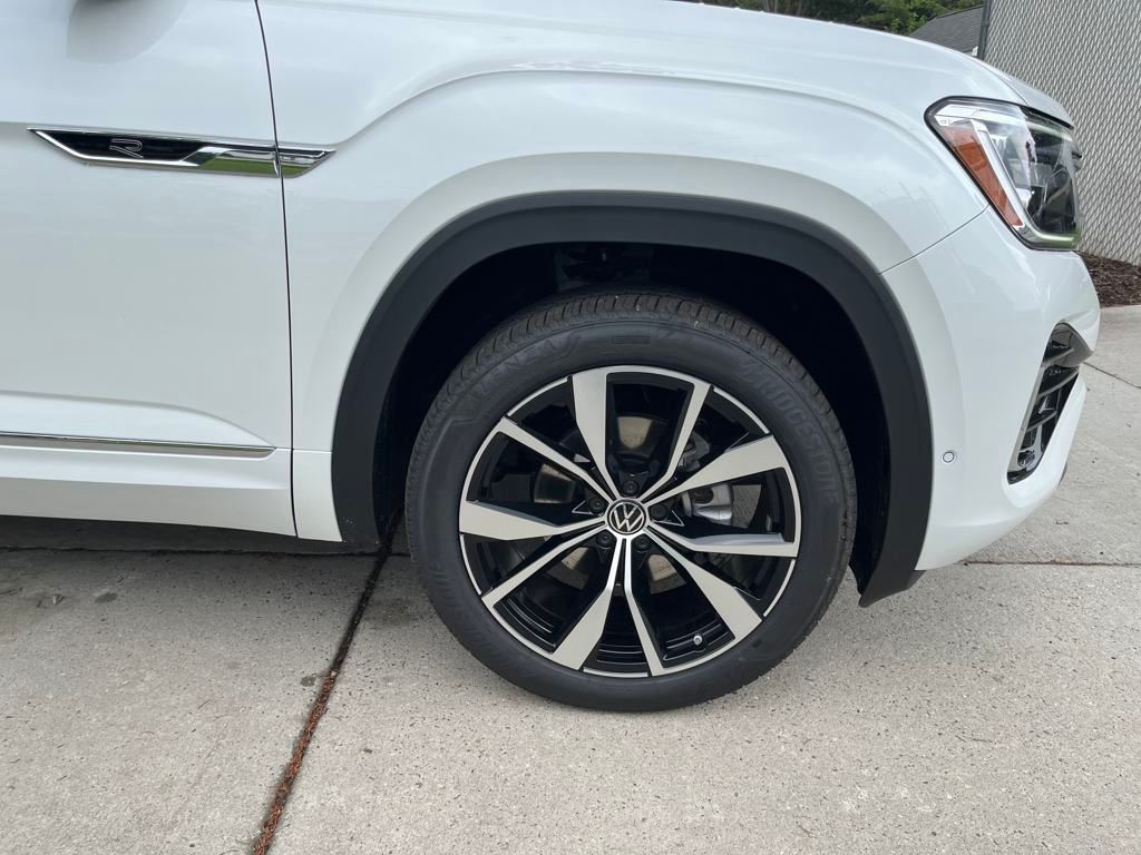 2025 Volkswagen Atlas SEL Premium R-Line photo 2
