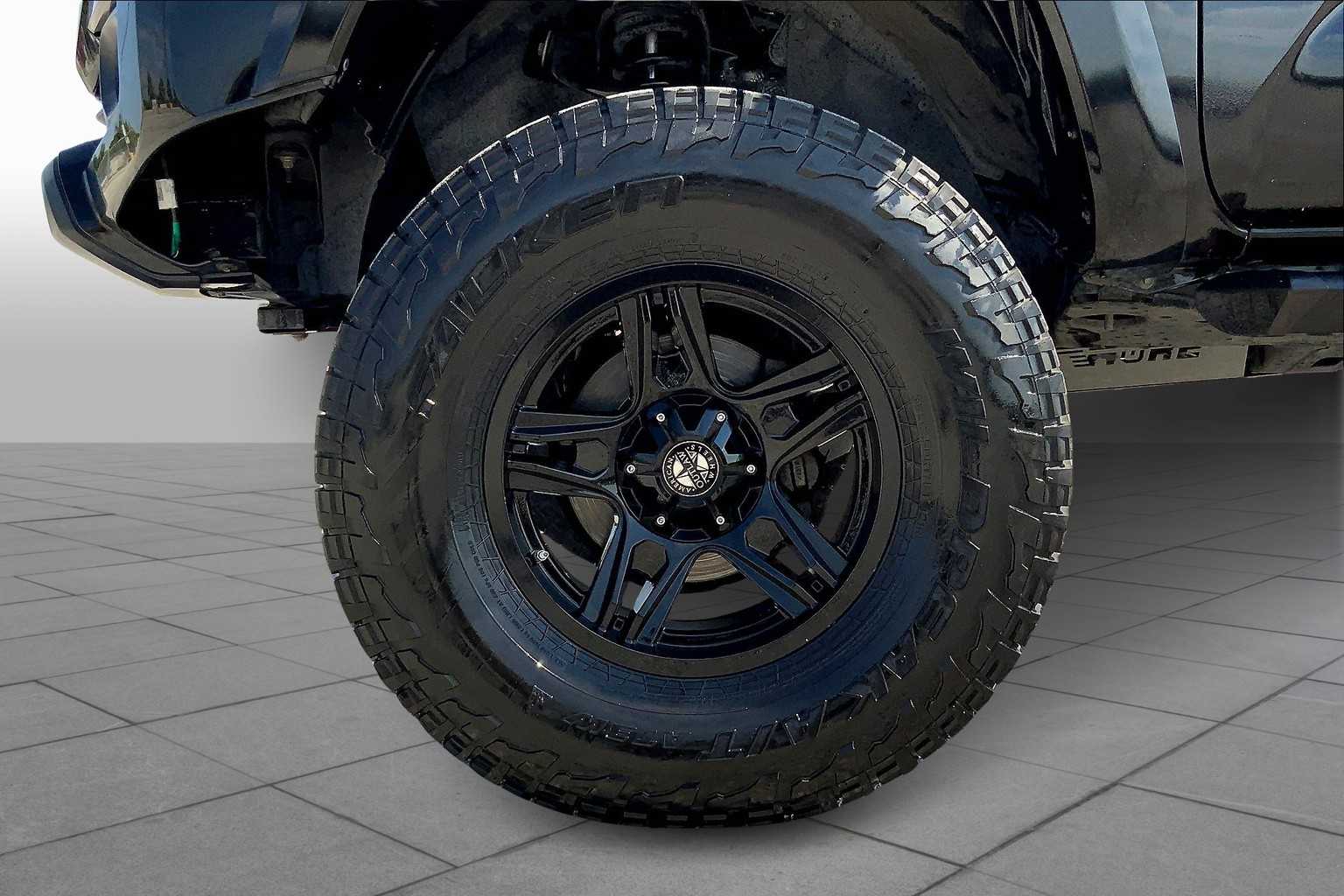 2017 Toyota Tacoma SR5 photo 10