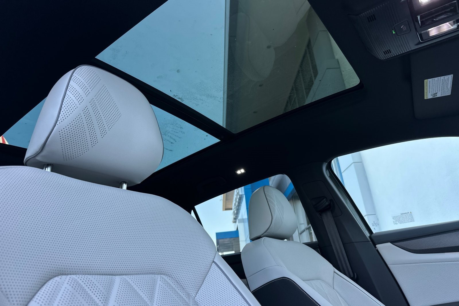 2026 Volkswagen Atlas Cross Sport SEL Premium R-Line photo 15