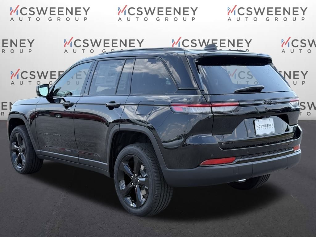 2025 Jeep Grand Cherokee Altitude photo 2