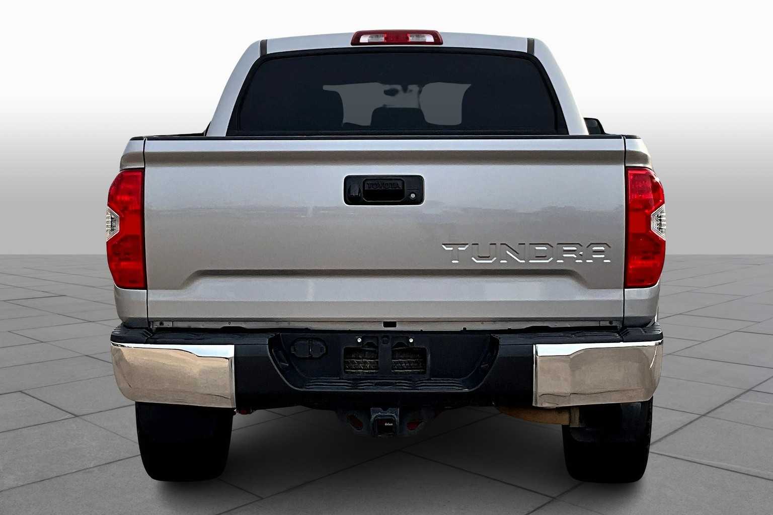 2017 Toyota Tundra SR5 photo 4