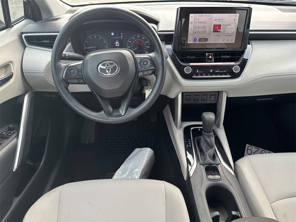 2024 Toyota Corolla Cross L photo 20