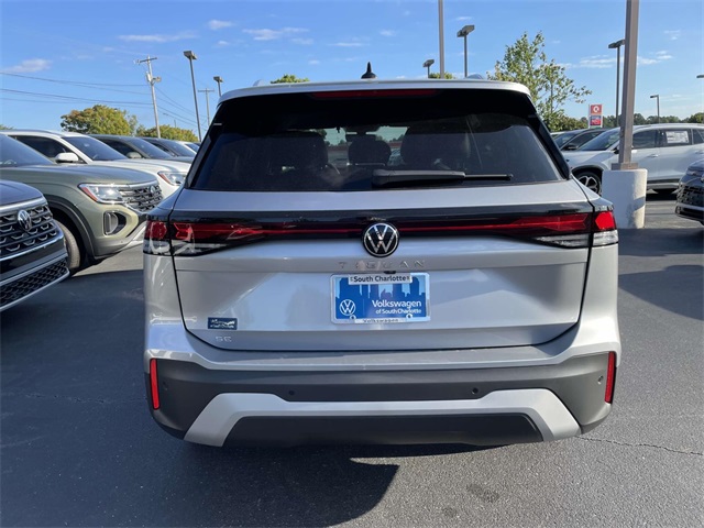 2025 Volkswagen Tiguan SE photo 4