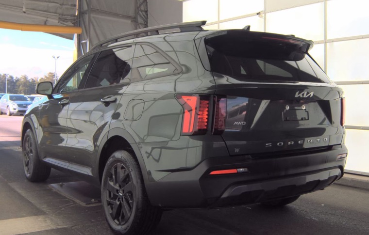 2022 Kia Sorento S photo 3