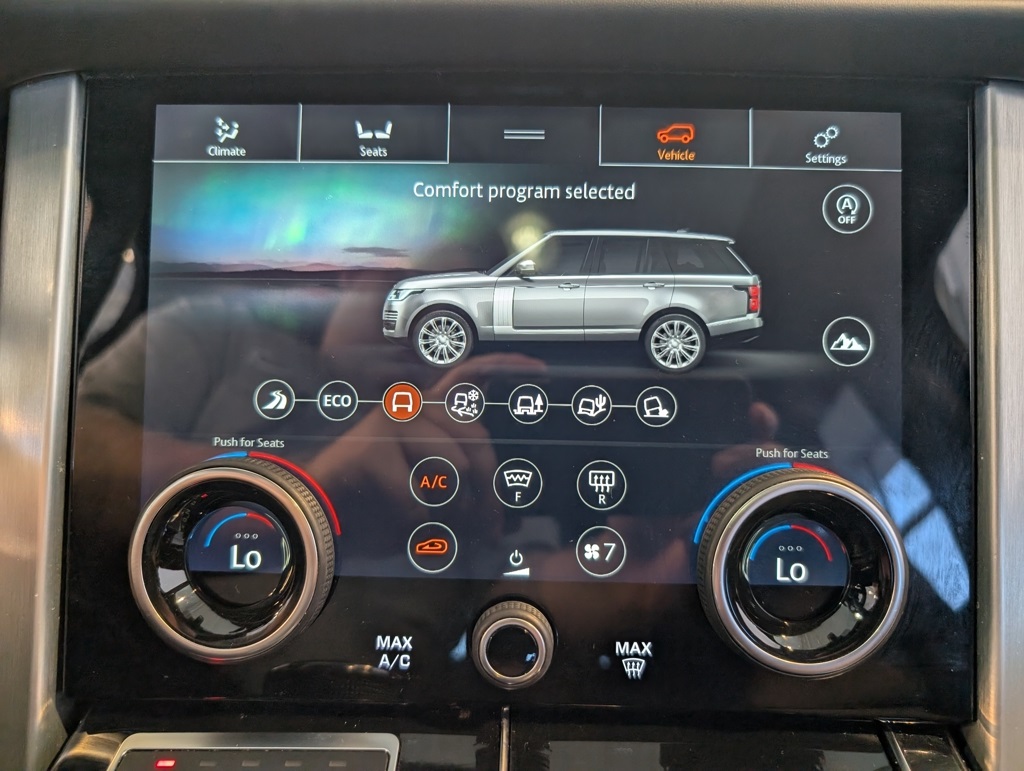 2020 Land Rover Range Rover HSE photo 18