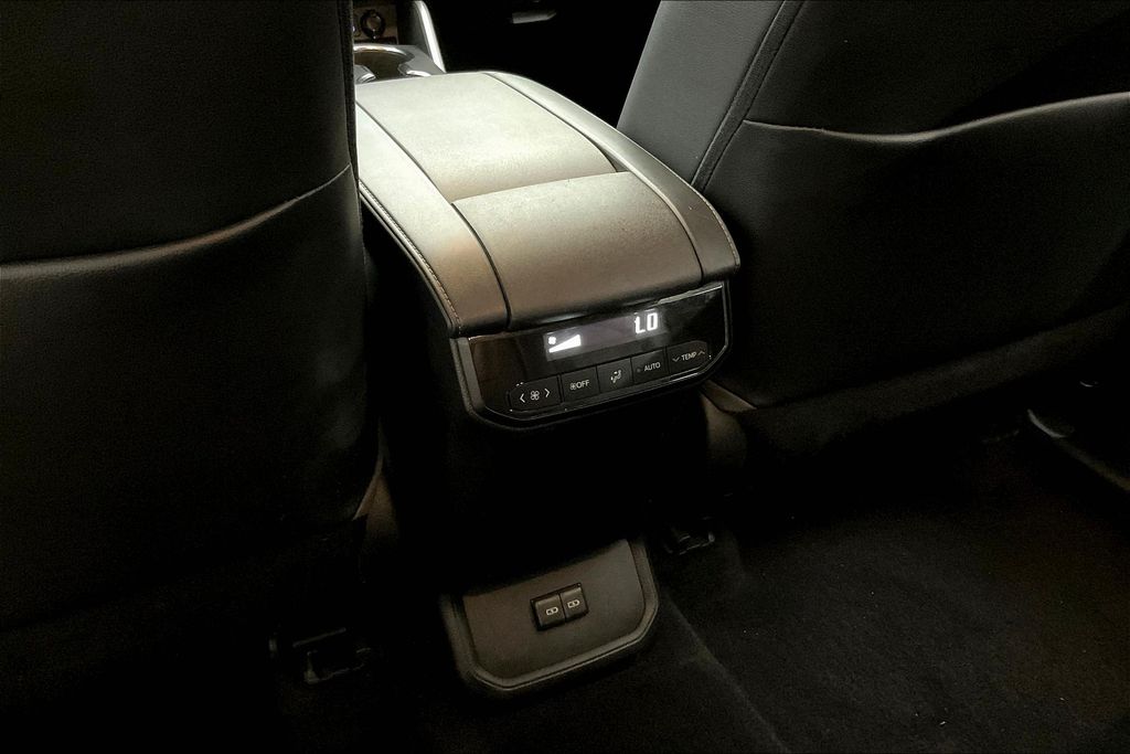 2022 Toyota Highlander Hybrid XLE photo 32
