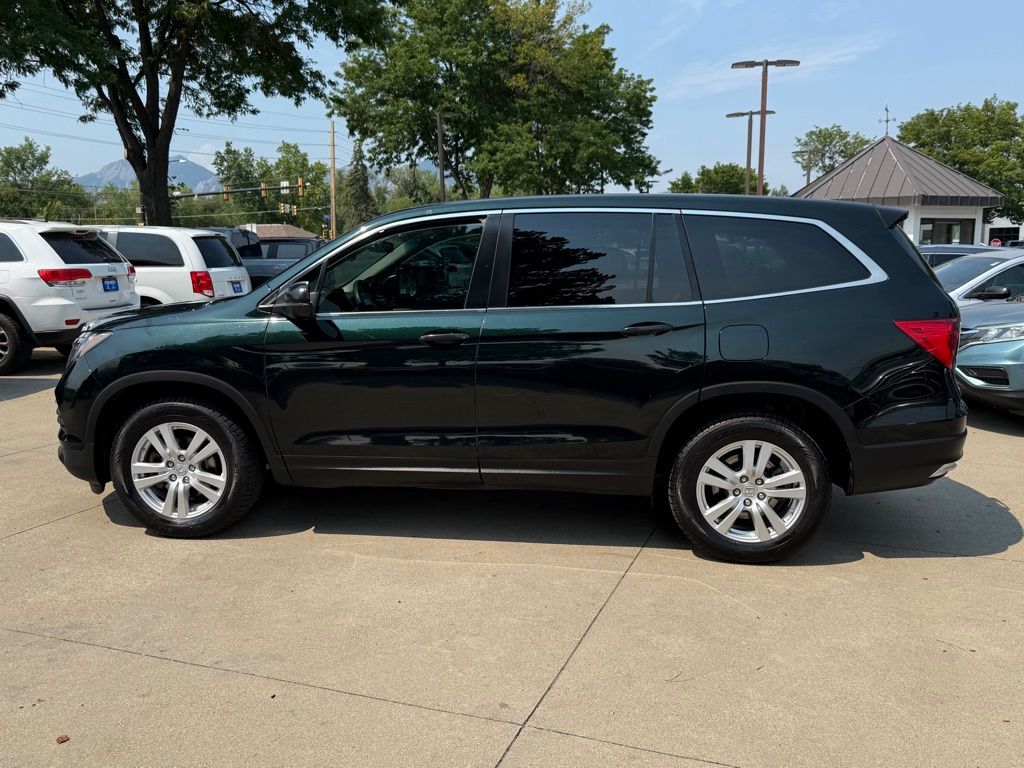 2016 Honda Pilot LX photo 2