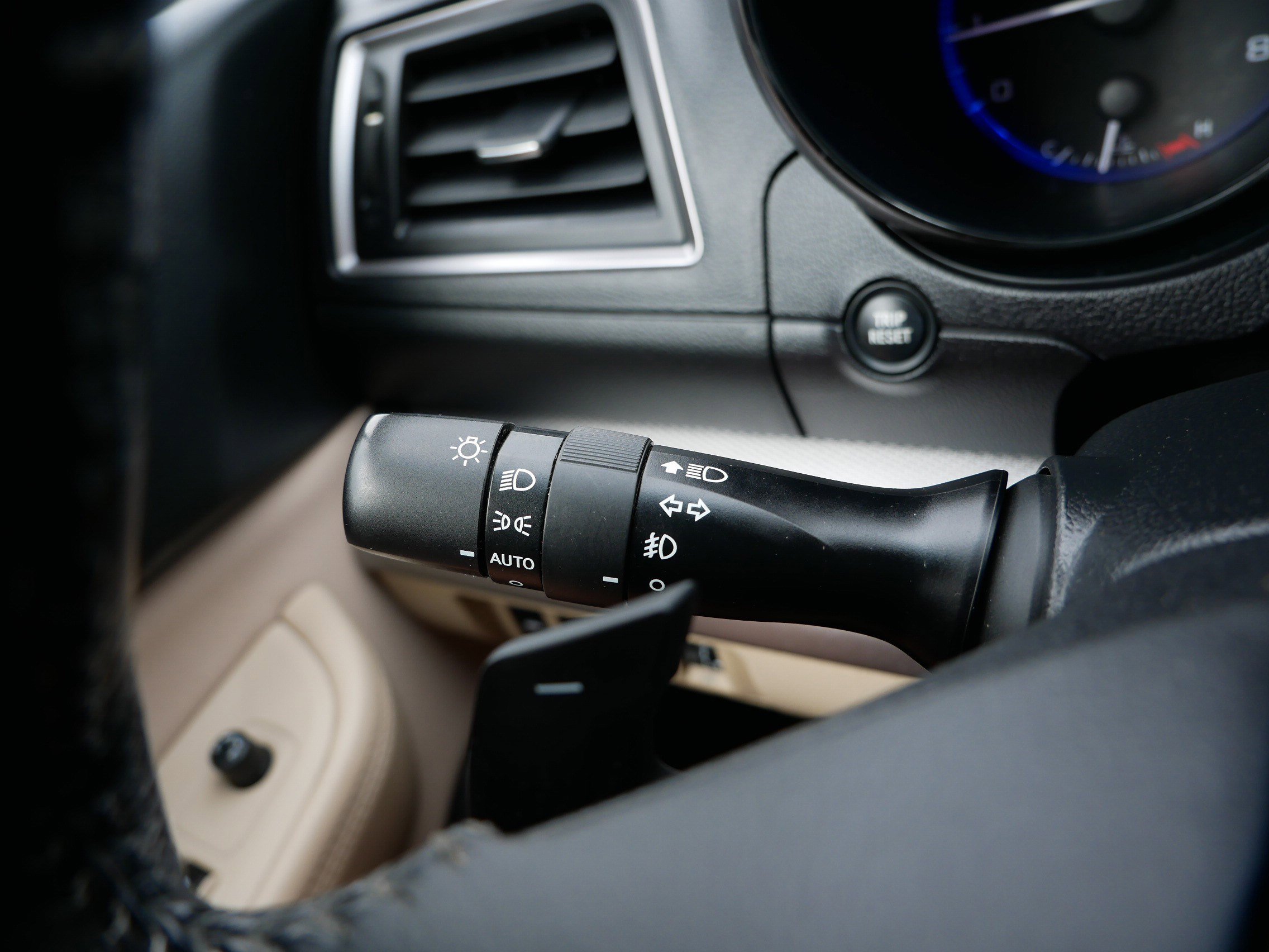 2016 Subaru Legacy 2.5i Premium photo 32