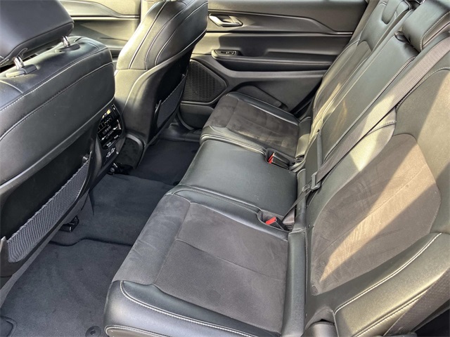 2024 Jeep Grand Cherokee Altitude photo 17
