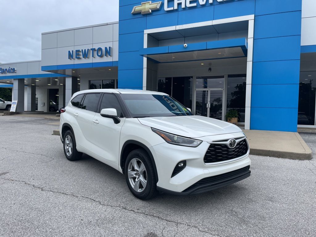 Used 2021 White Toyota LE image 2