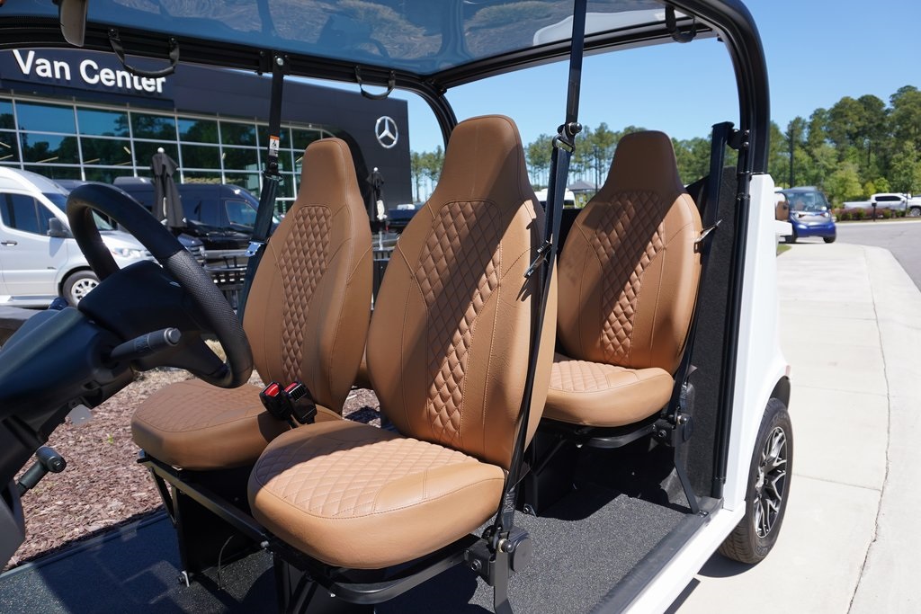 2022 Mercedes Benz E photo 2