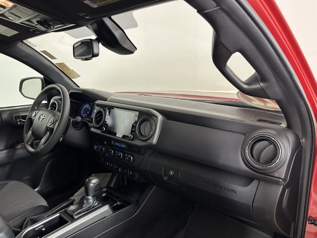 2022 Toyota Tacoma TRD Off-Road photo 13