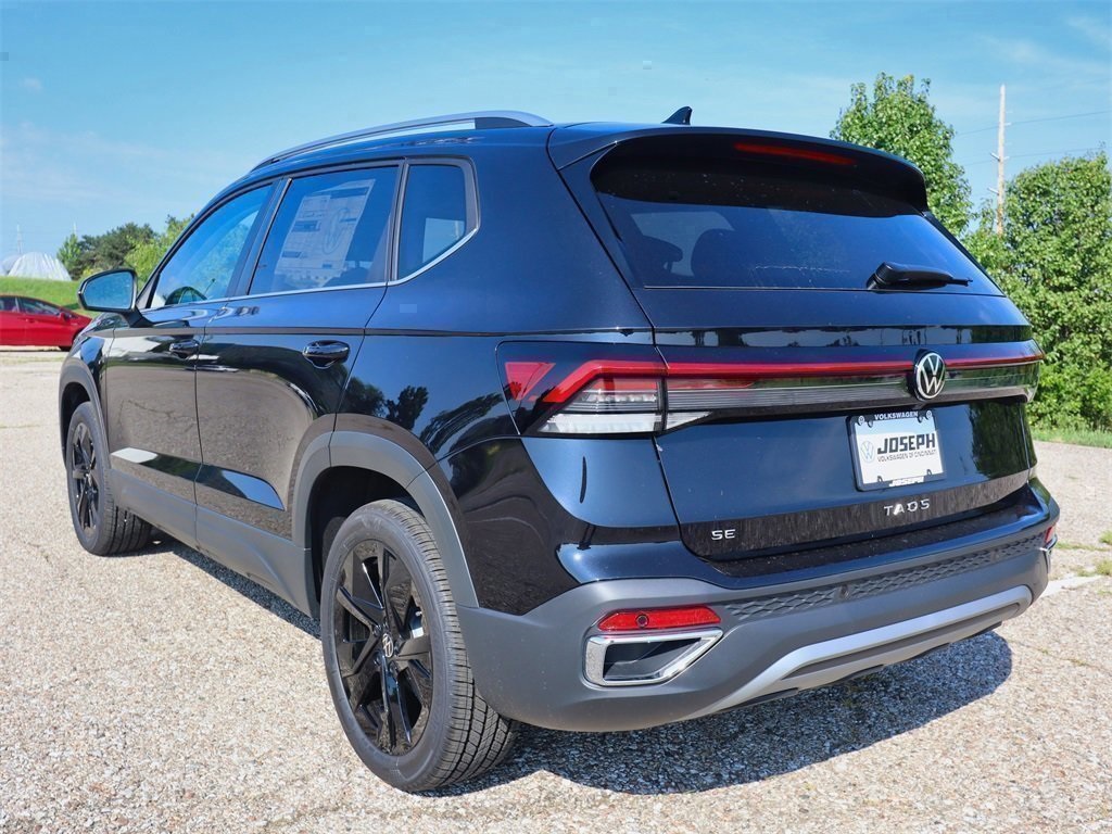 2025 Volkswagen Taos SE photo 3