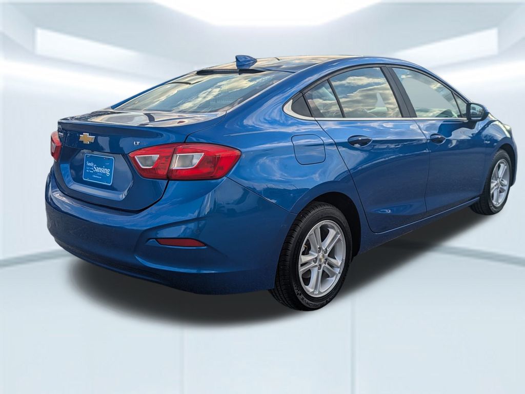2016 Chevrolet Cruze LT photo 4