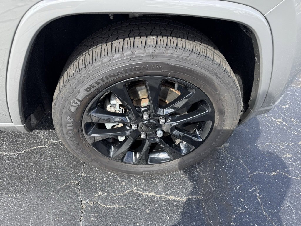 2021 Jeep Grand Cherokee Laredo X photo 2