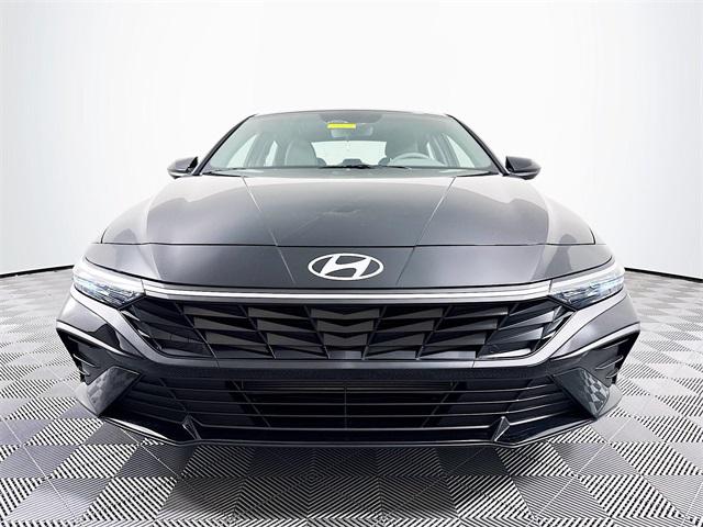 2025 Hyundai Elantra SEL Sport photo 9