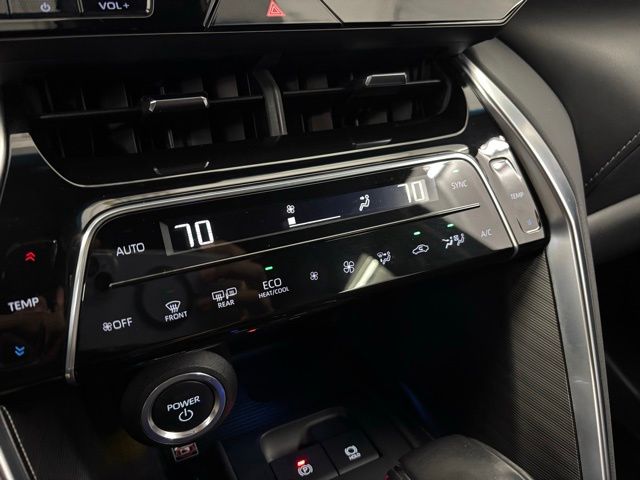 2023 Toyota Venza XLE photo 16