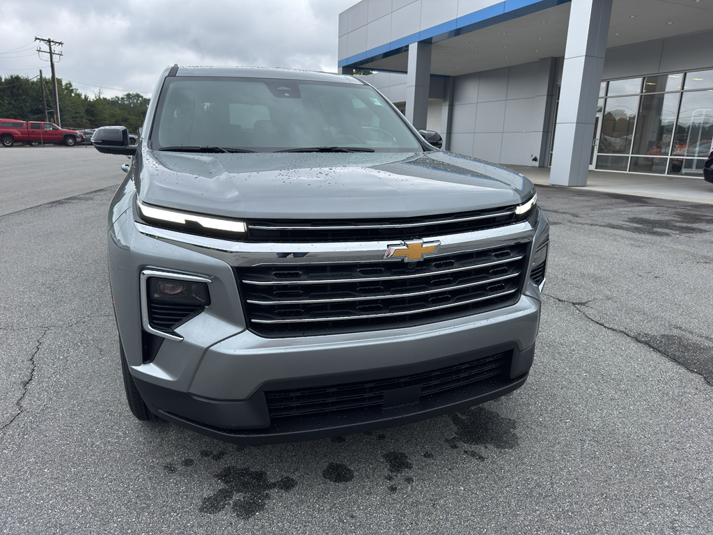 2026 Chevrolet Traverse photo 2