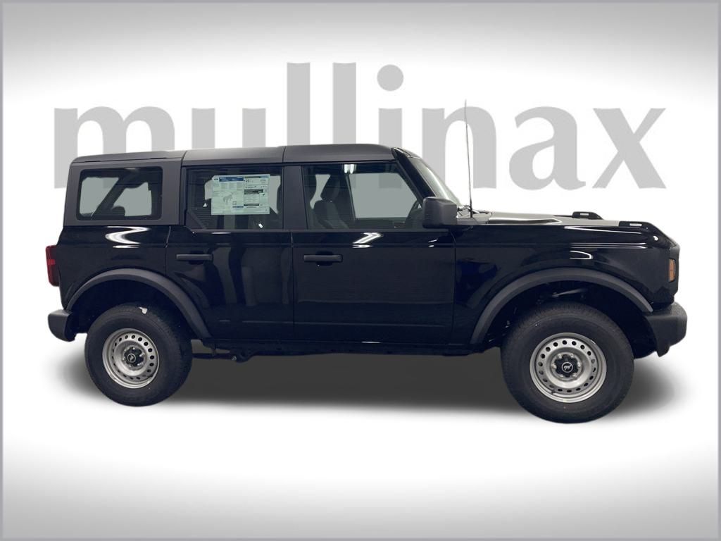 2025 Ford Bronco Base photo 2