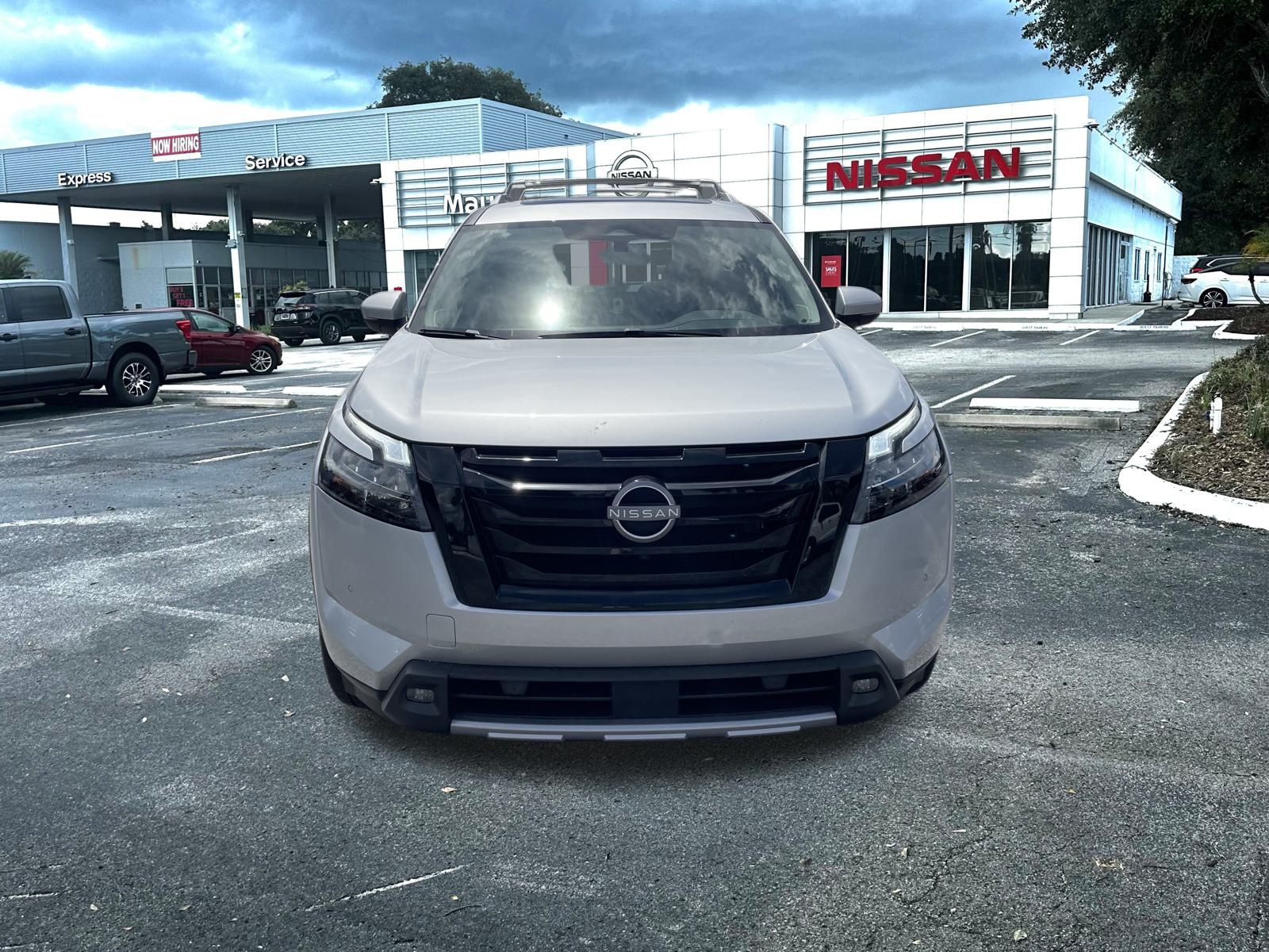 2025 Nissan Pathfinder SL photo 6