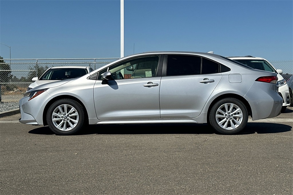 2025 Toyota Corolla LE photo 7